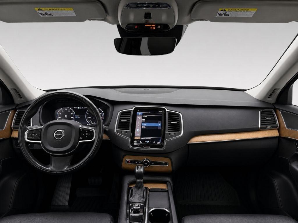 Volvo XC90 T6 Momentum AWD 2022