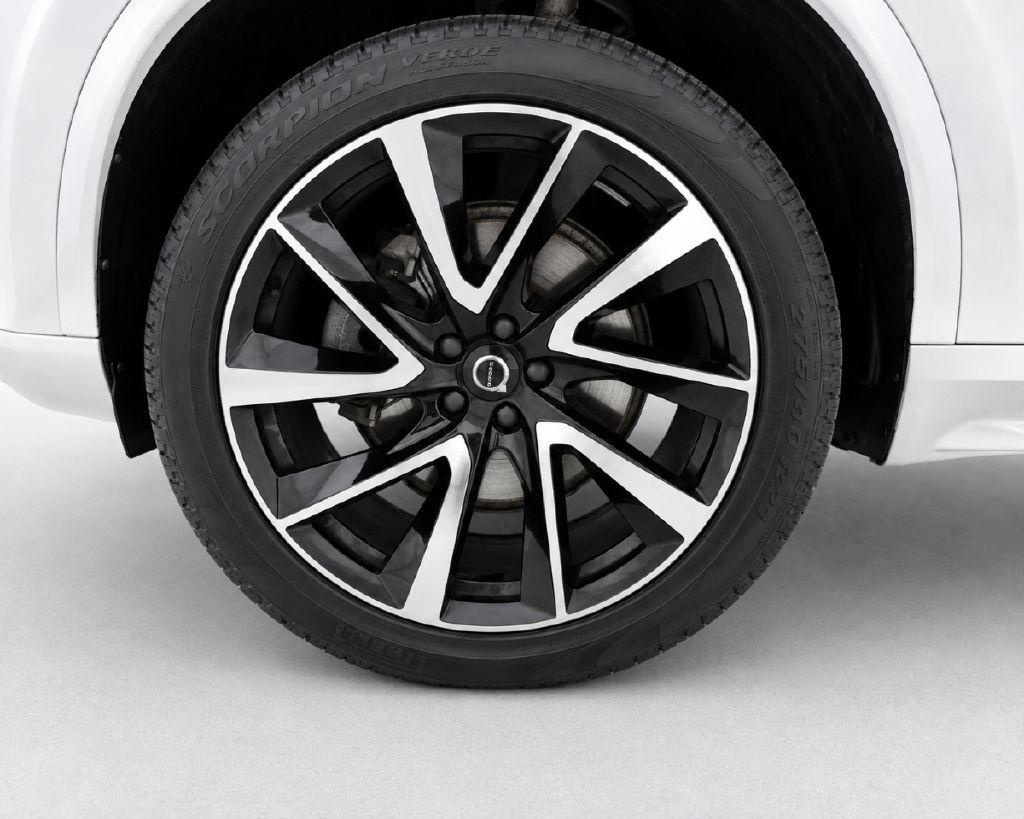 Volvo XC90 T6 Momentum AWD 2022