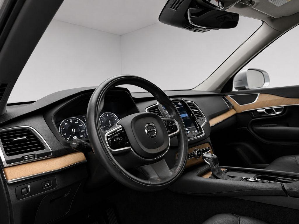 Volvo XC90 T6 Momentum AWD 2022
