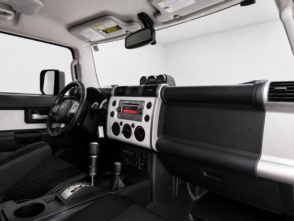 Toyota FJ Cruiser 4WD MT 2014