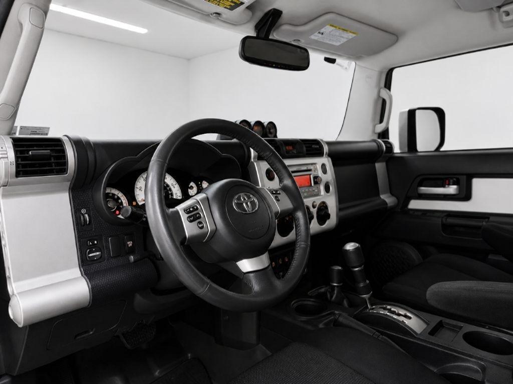 Toyota FJ Cruiser 4WD MT 2014