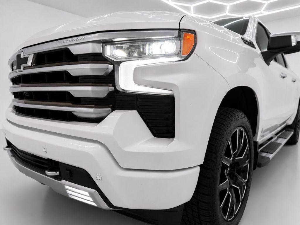 Chevrolet Silverado 1500 High Country Crew Cab 4WD 2022