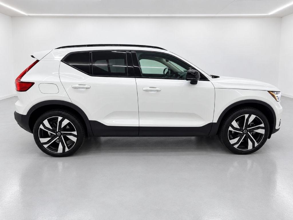 Volvo XC40 B5 Plus Dark AWD 2024