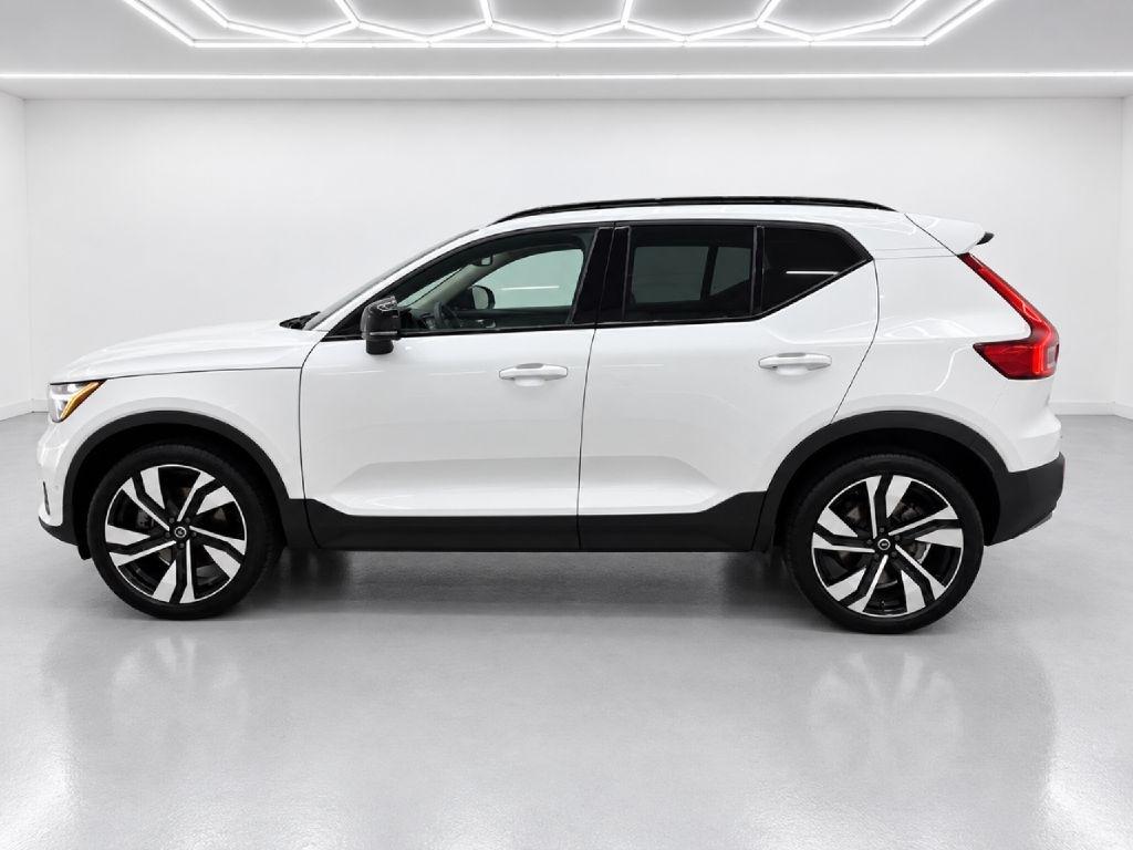 Volvo XC40 B5 Plus Dark AWD 2024
