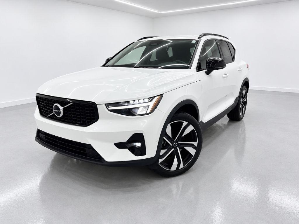 Volvo XC40 B5 Plus Dark AWD 2024