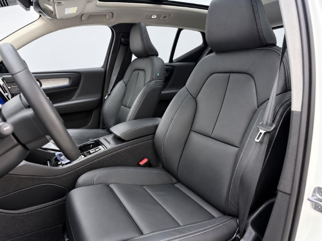 Volvo XC40 B5 Plus Dark AWD 2024