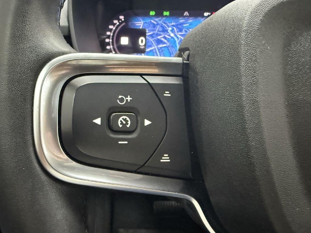 Volvo XC40 B5 Plus Dark AWD 2024