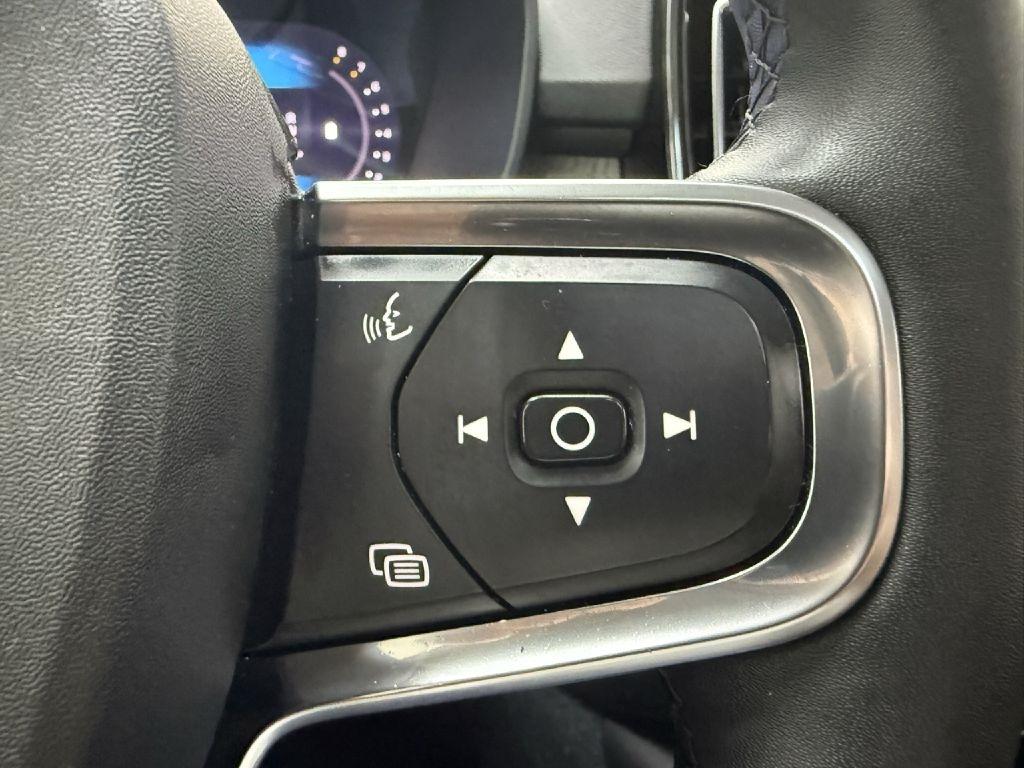 Volvo XC40 B5 Plus Dark AWD 2024