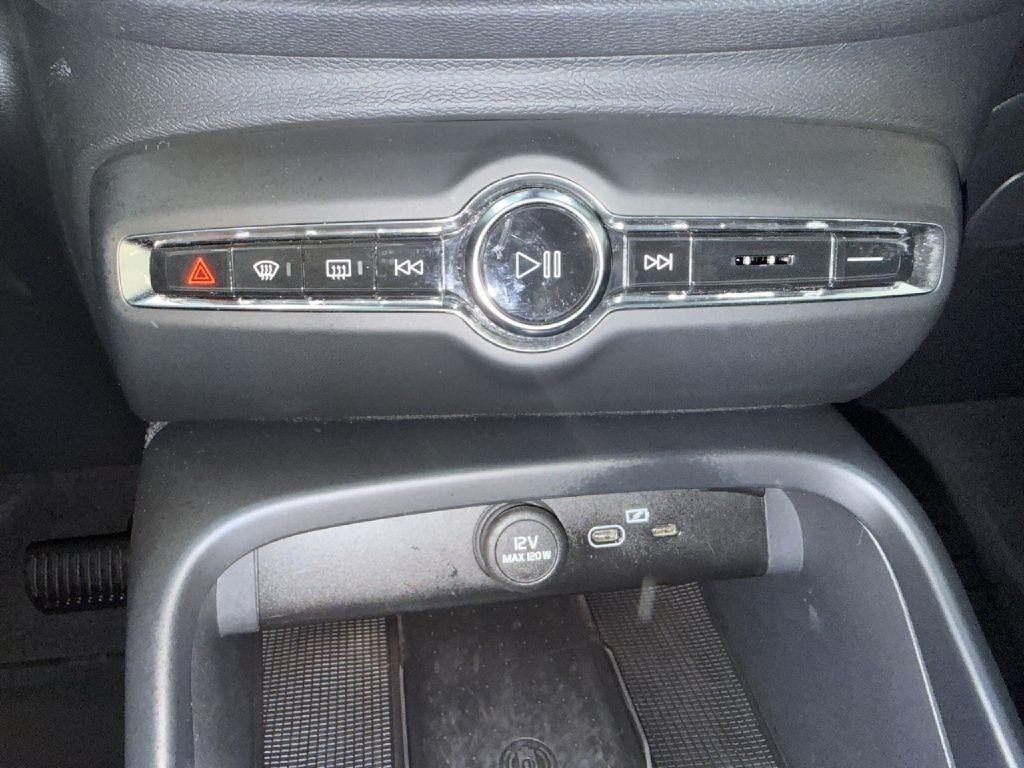 Volvo XC40 B5 Plus Dark AWD 2024