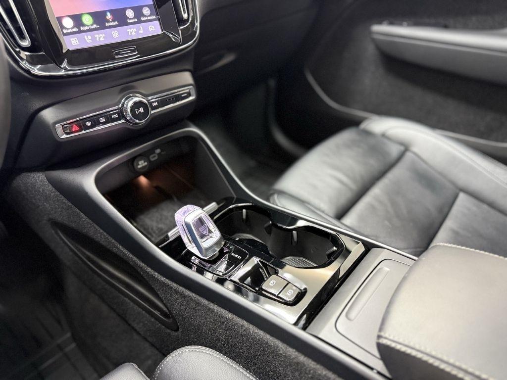 Volvo XC40 B5 Plus Dark AWD 2024