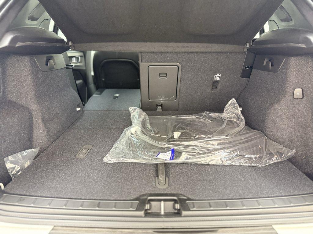 Volvo XC40 B5 Plus Dark AWD 2024