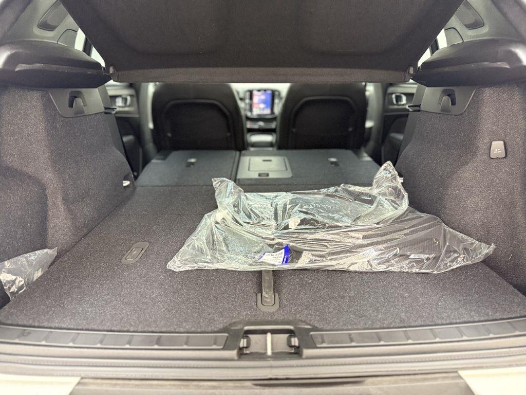 Volvo XC40 B5 Plus Dark AWD 2024