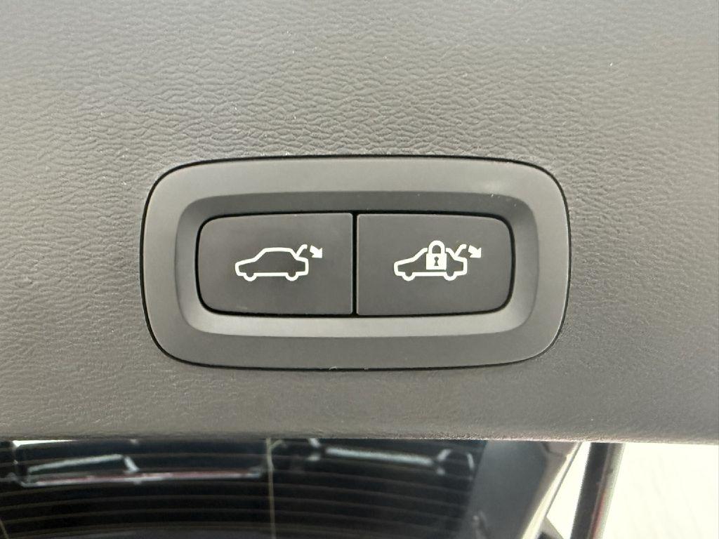 Volvo XC40 B5 Plus Dark AWD 2024
