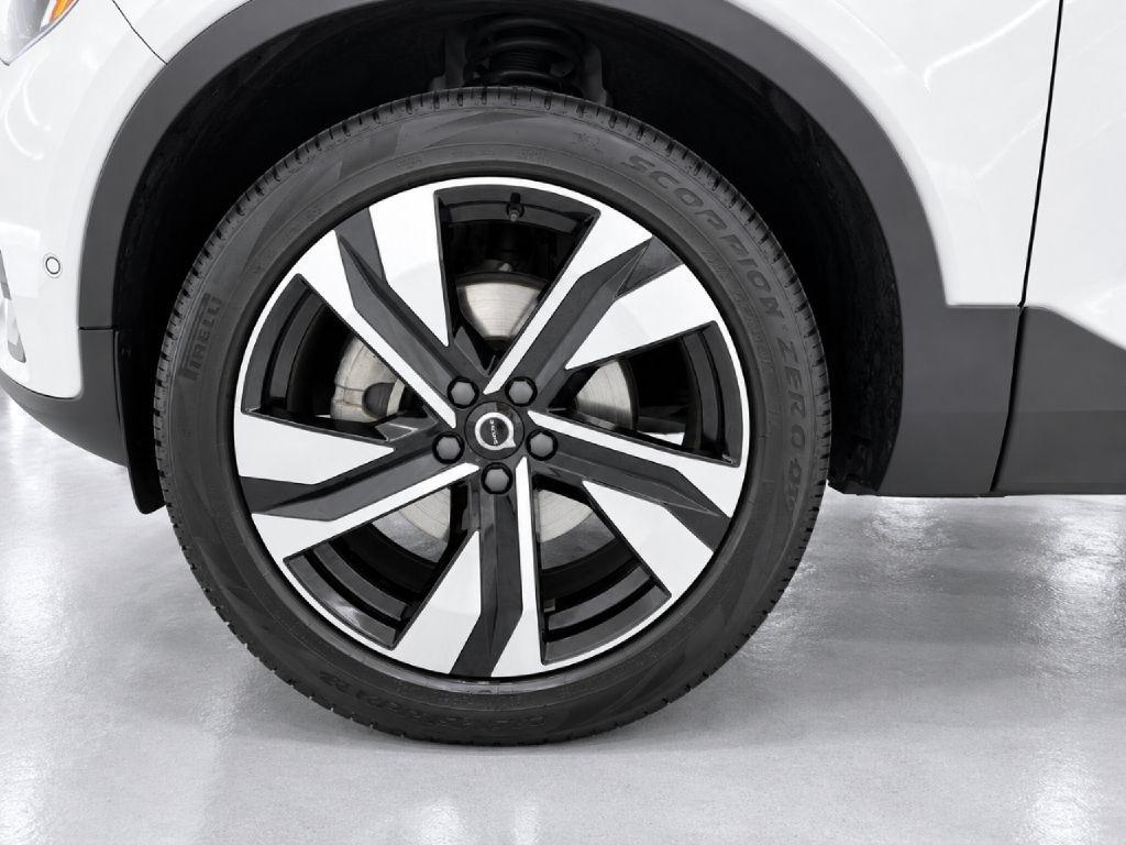 Volvo XC40 B5 Plus Dark AWD 2024