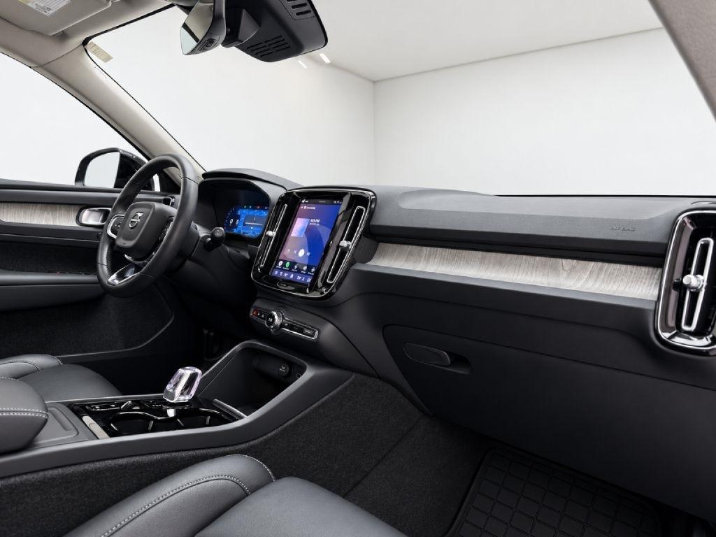 Volvo XC40 B5 Plus Dark AWD 2024