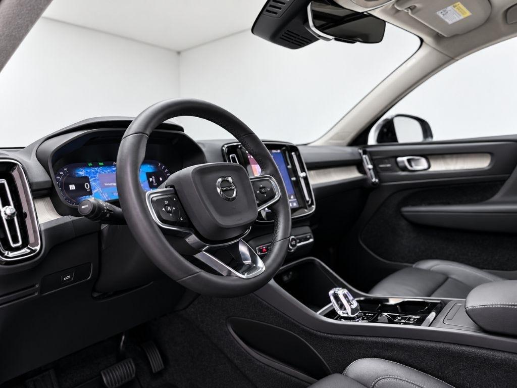 Volvo XC40 B5 Plus Dark AWD 2024