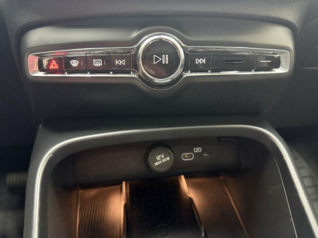 Volvo XC40 B5 Core AWD 2024