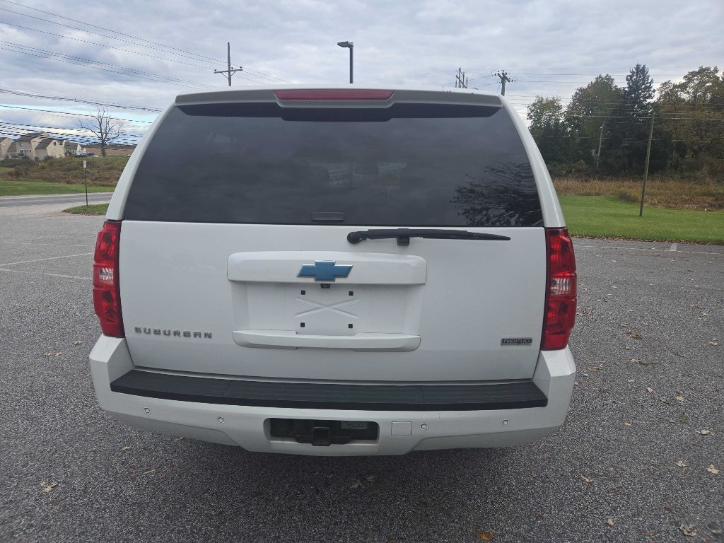 Chevrolet Suburban LT 1500 4WD 2011 Chevrolet Suburban LT 1500 4WD 2011