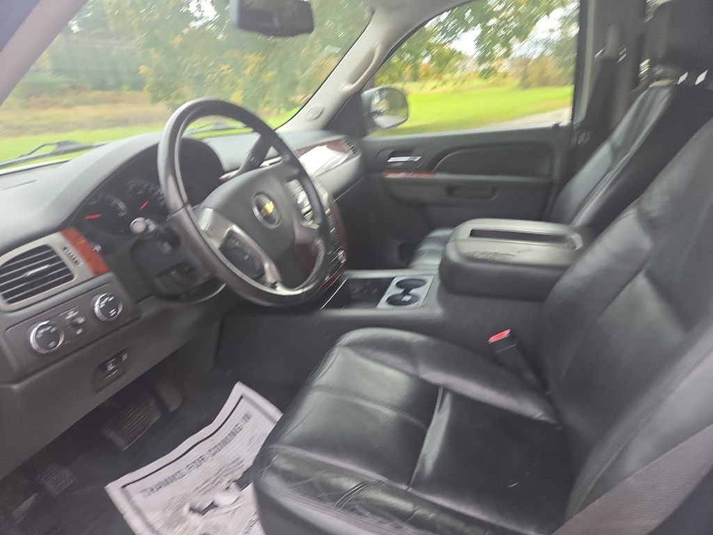 Chevrolet Suburban LT 1500 4WD 2011 Chevrolet Suburban LT 1500 4WD 2011