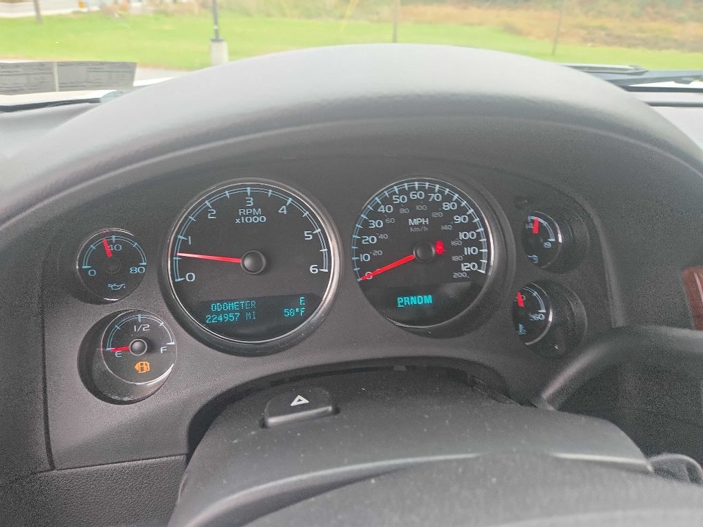 Chevrolet Suburban LT 1500 4WD 2011 Chevrolet Suburban LT 1500 4WD 2011