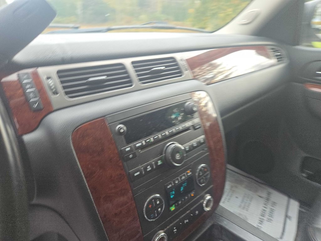 Chevrolet Suburban LT 1500 4WD 2011 Chevrolet Suburban LT 1500 4WD 2011