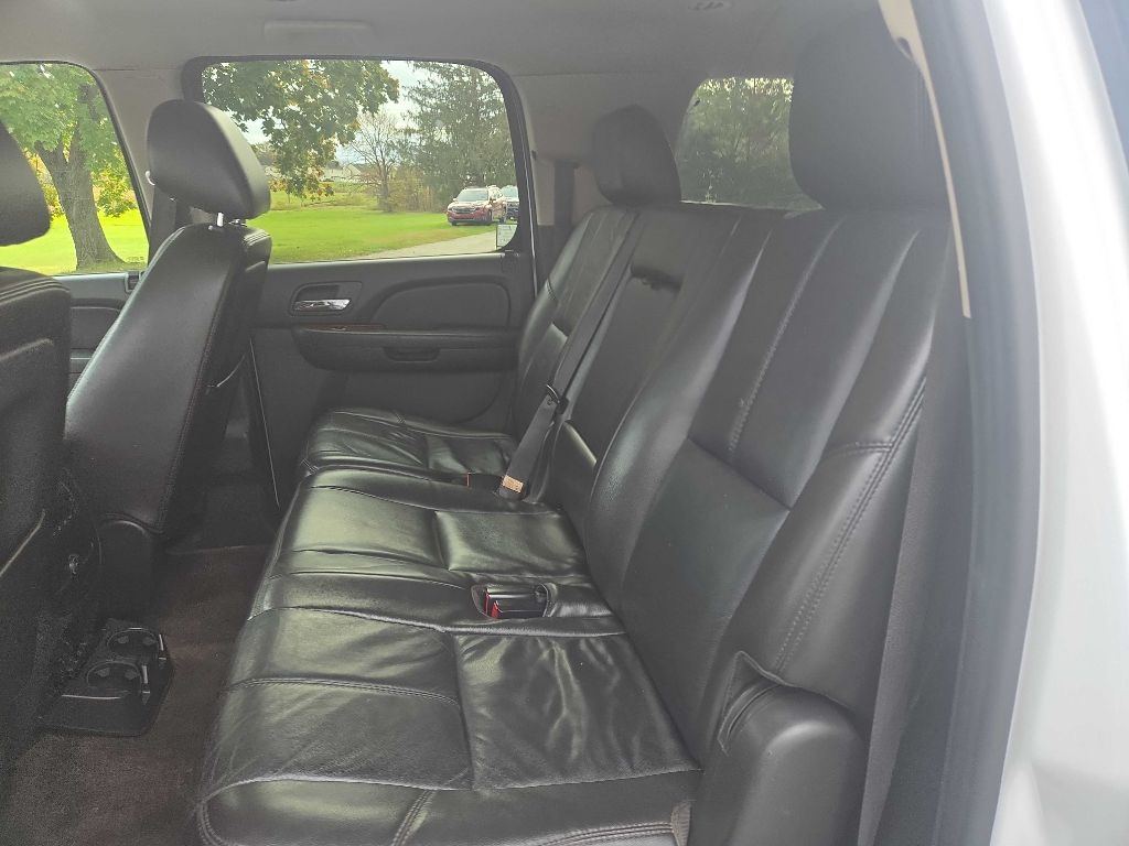 Chevrolet Suburban LT 1500 4WD 2011 Chevrolet Suburban LT 1500 4WD 2011