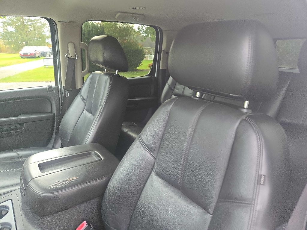 Chevrolet Suburban LT 1500 4WD 2011 Chevrolet Suburban LT 1500 4WD 2011