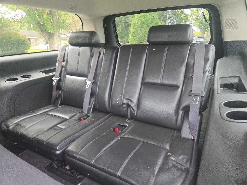 Chevrolet Suburban LT 1500 4WD 2011 Chevrolet Suburban LT 1500 4WD 2011