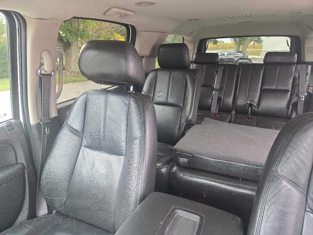 Chevrolet Suburban LT 1500 4WD 2011 Chevrolet Suburban LT 1500 4WD 2011