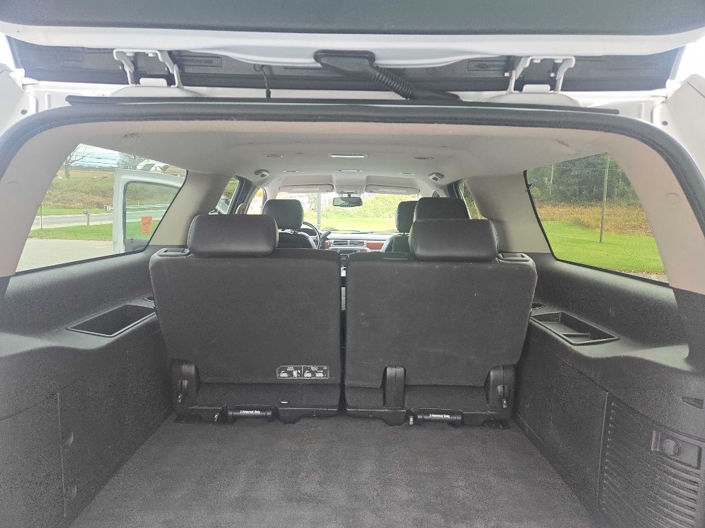 Chevrolet Suburban LT 1500 4WD 2011 Chevrolet Suburban LT 1500 4WD 2011