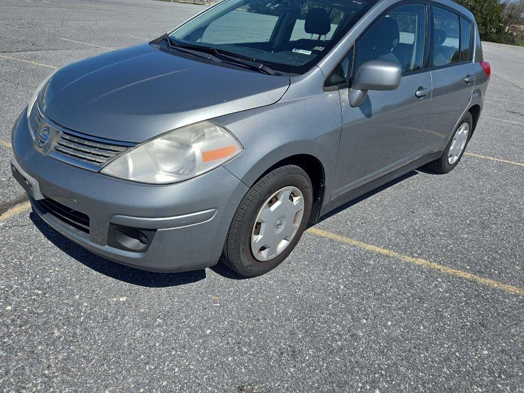 Nissan Versa 1.8 SL Hatchback 2009