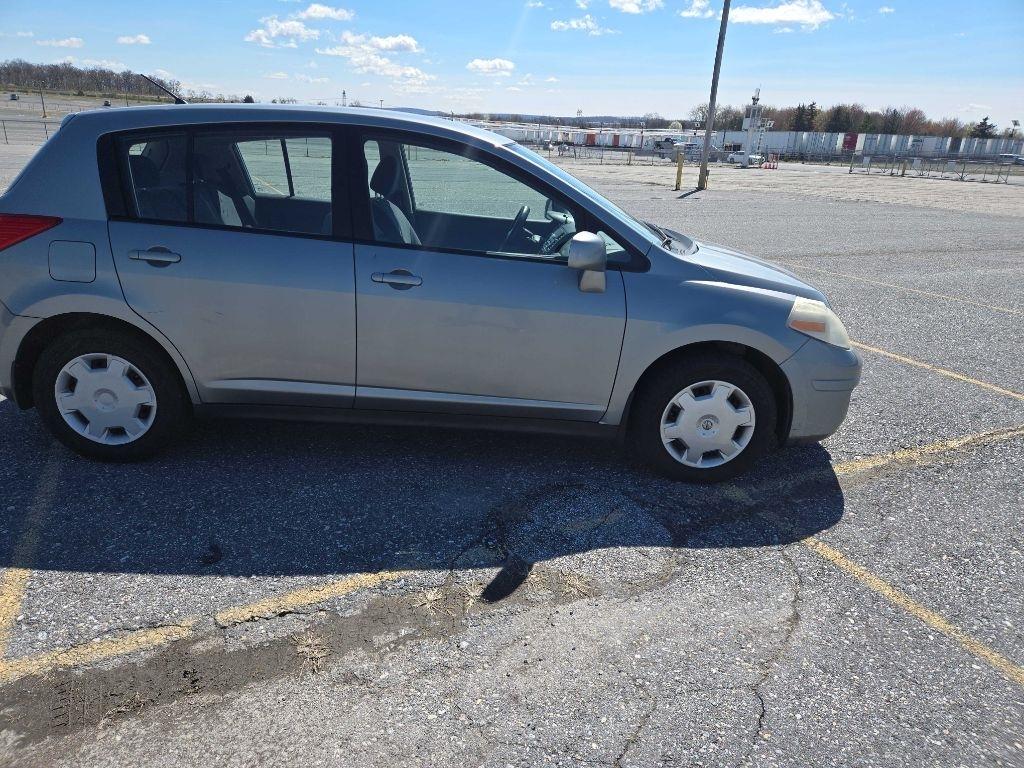 Nissan Versa 1.8 SL Hatchback 2009