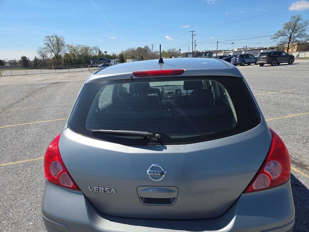 Nissan Versa 1.8 SL Hatchback 2009