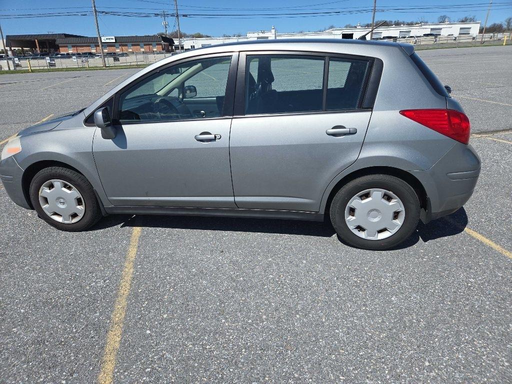 Nissan Versa 1.8 SL Hatchback 2009