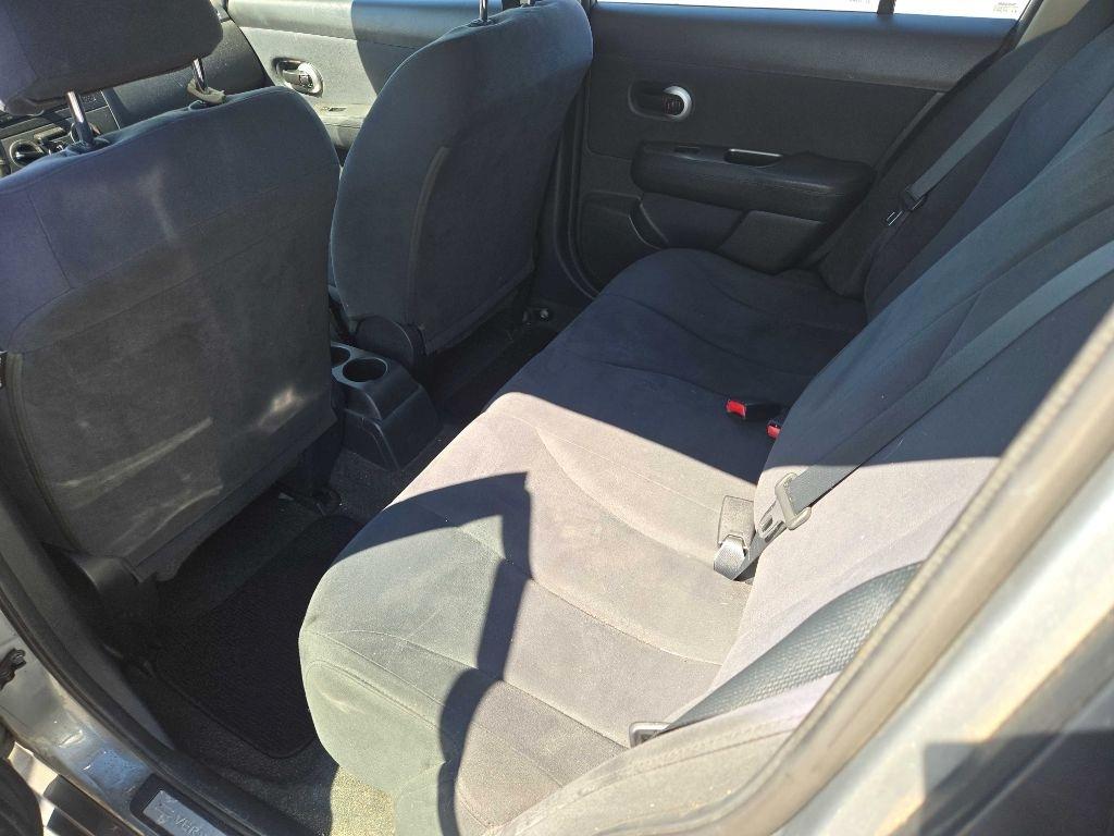 Nissan Versa 1.8 SL Hatchback 2009