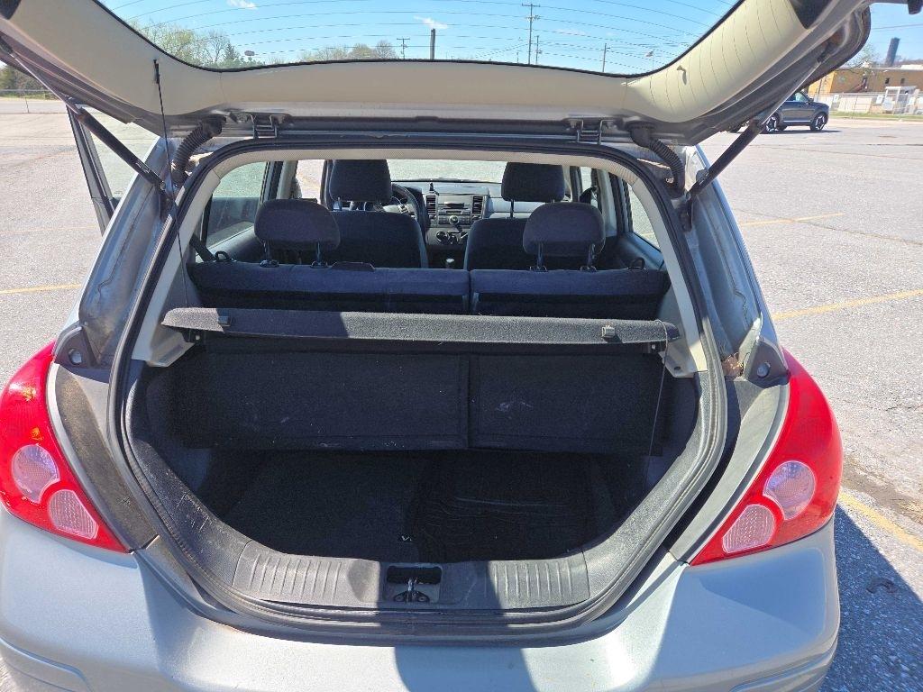 Nissan Versa 1.8 SL Hatchback 2009