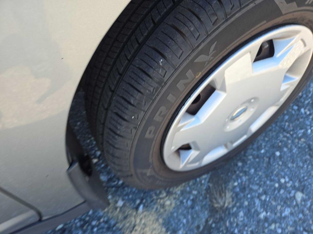 Nissan Versa 1.8 SL Hatchback 2009