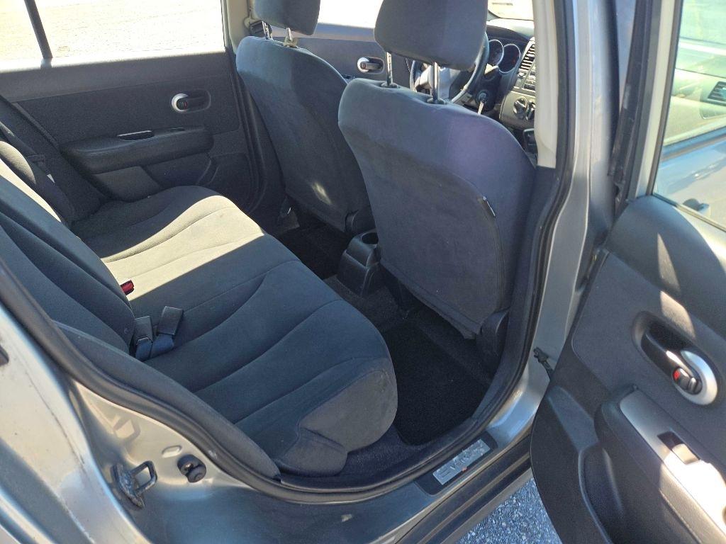 Nissan Versa 1.8 SL Hatchback 2009