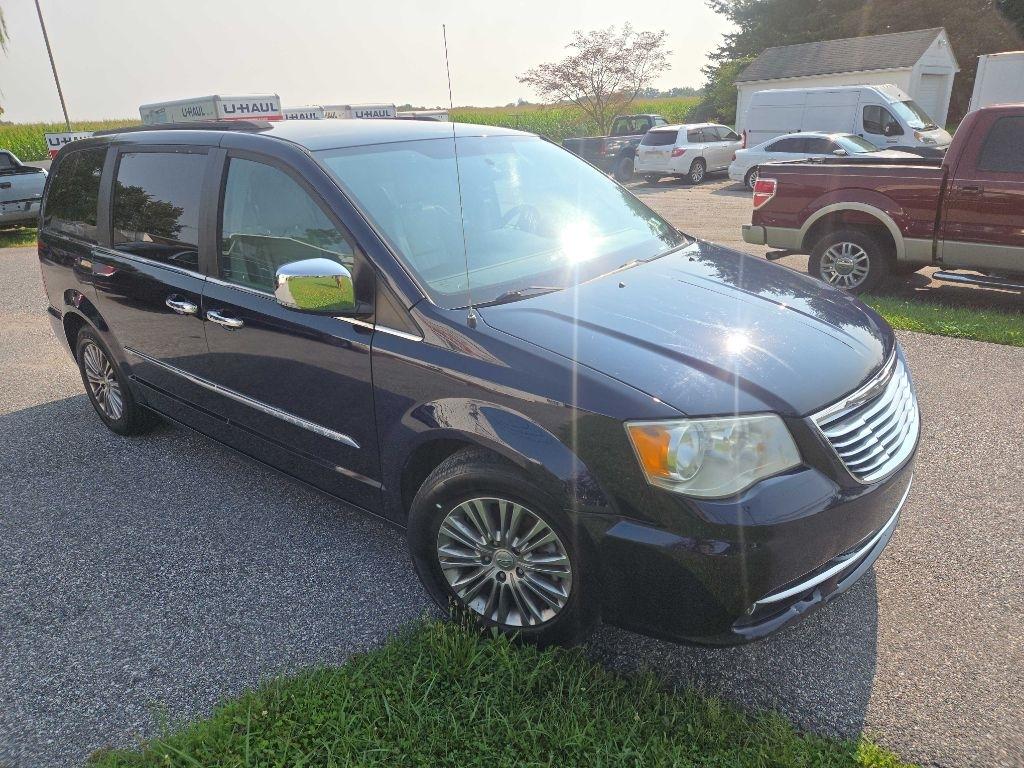Chrysler Town & Country Touring-L 2013