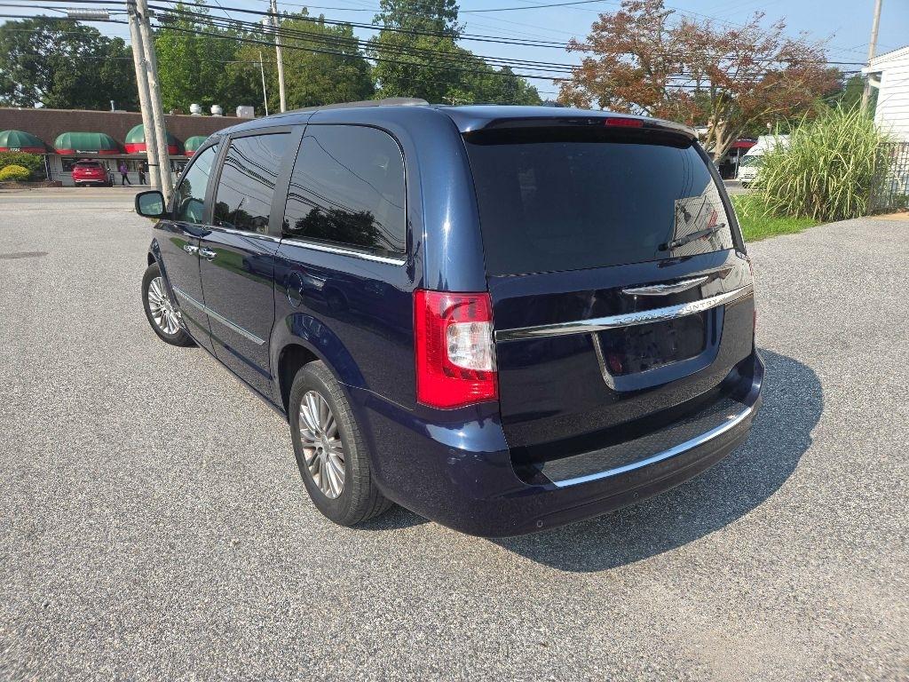 Chrysler Town & Country Touring-L 2013