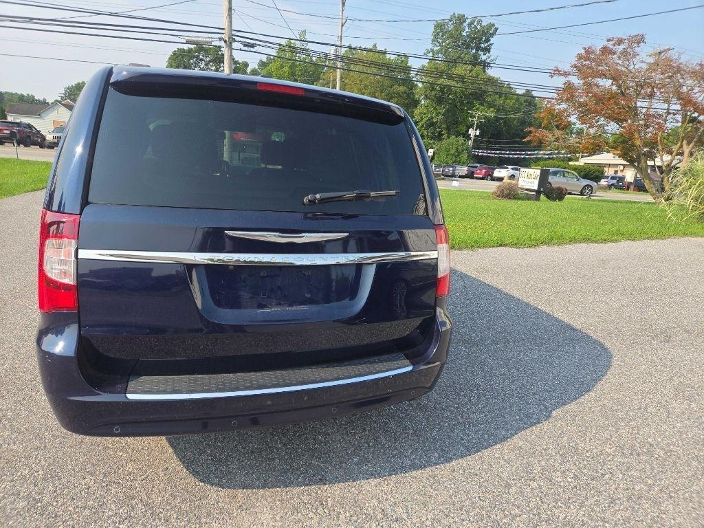 Chrysler Town & Country Touring-L 2013