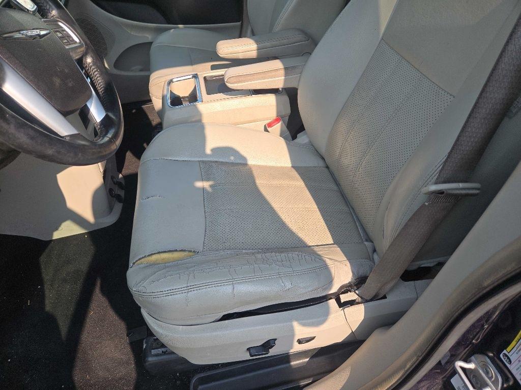 Chrysler Town & Country Touring-L 2013