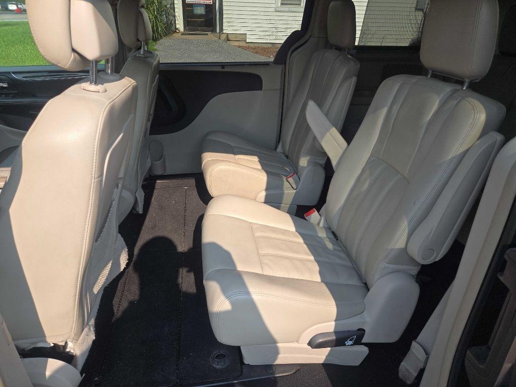Chrysler Town & Country Touring-L 2013