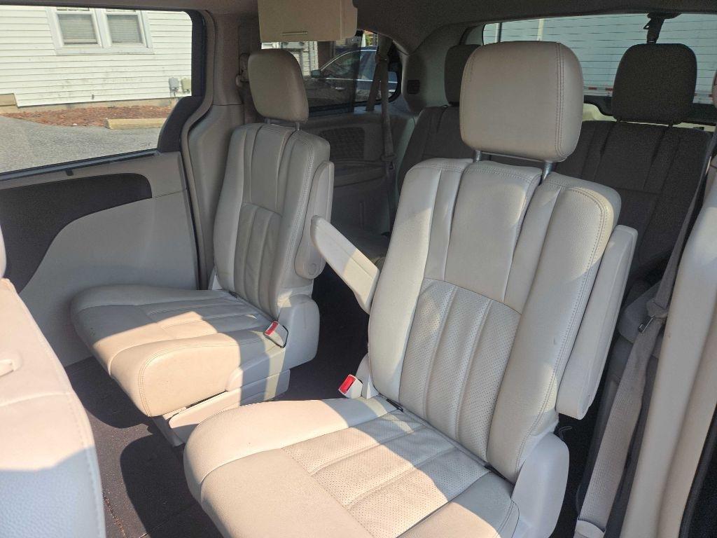 Chrysler Town & Country Touring-L 2013