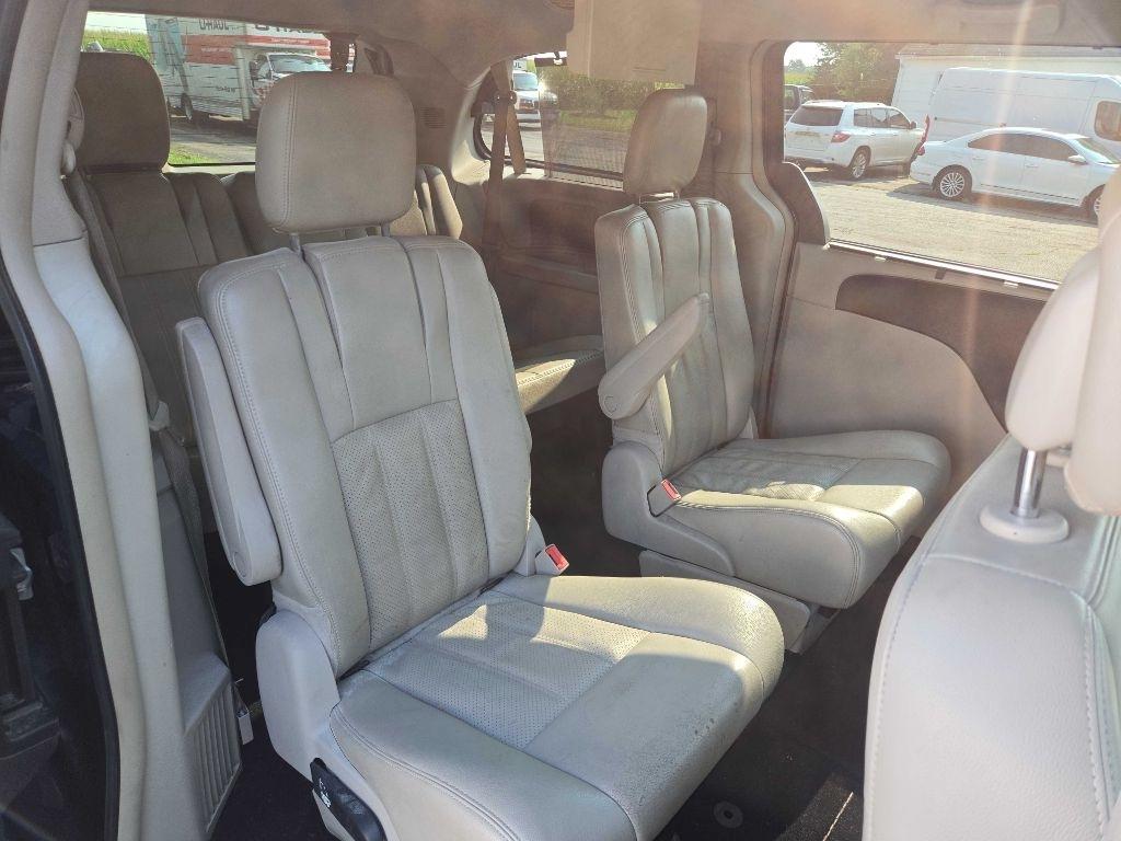 Chrysler Town & Country Touring-L 2013