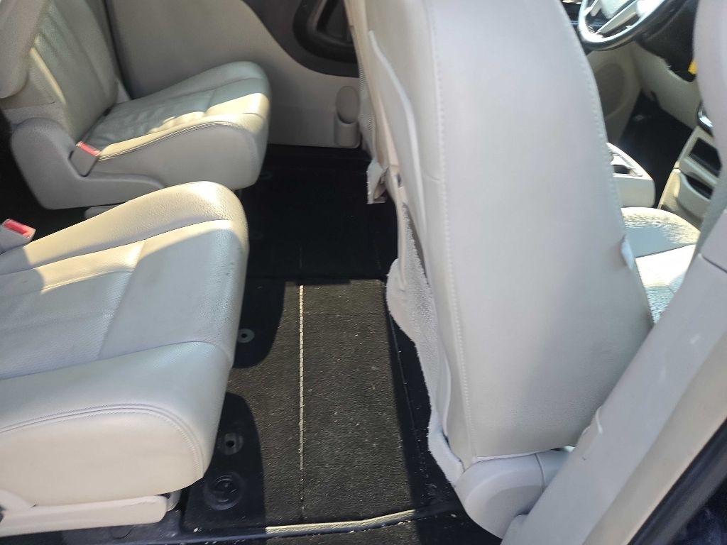 Chrysler Town & Country Touring-L 2013