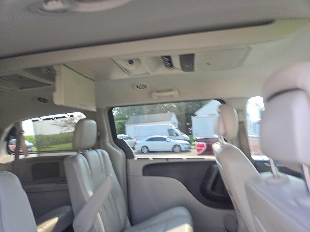 Chrysler Town & Country Touring-L 2013