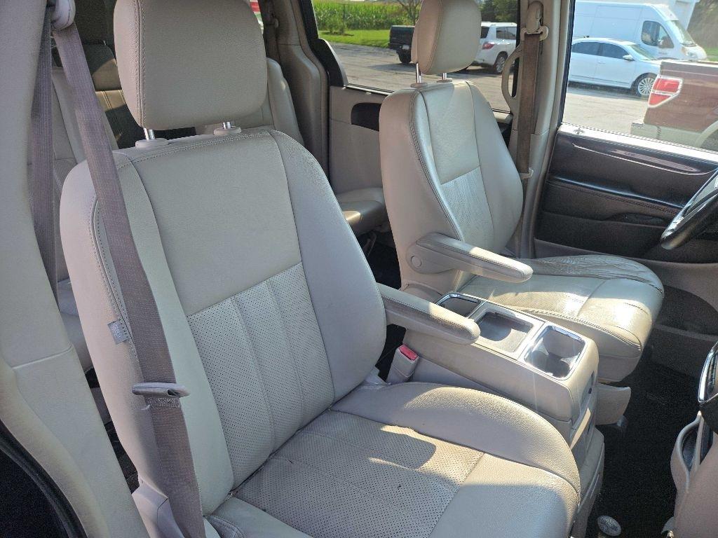 Chrysler Town & Country Touring-L 2013