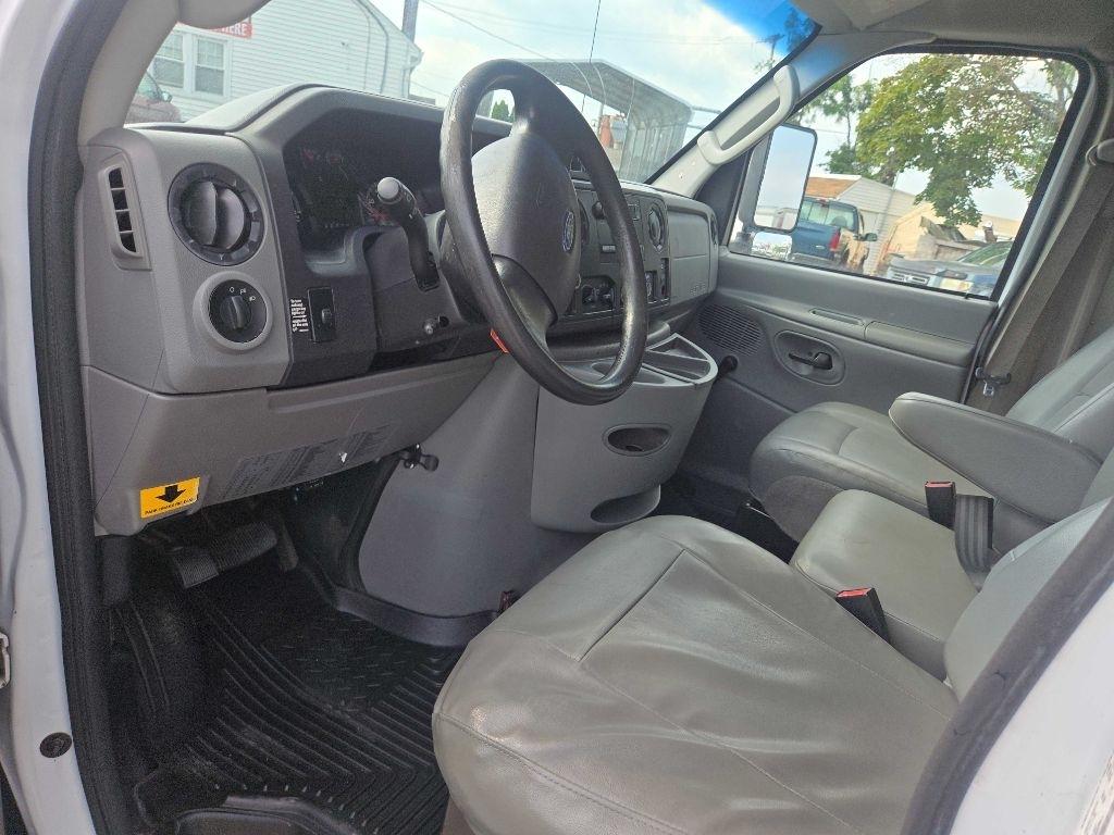 Ford Econoline E450 2012