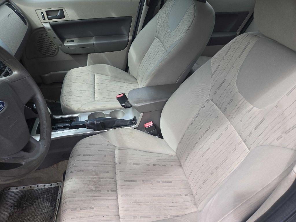 Ford Focus SE Sedan 2009